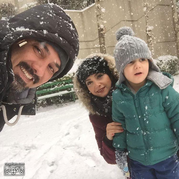 عکس برزو ارجمند در کنار همسر و فرزندش در برف
