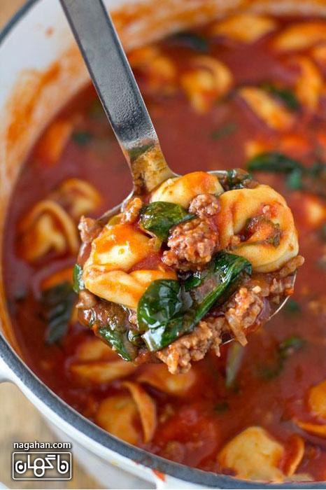 سوپ ایتالیایی تورتلینی با گوجه فرنگی و اسفناج | پیش غذای ایتالیایی سالم و رژیمی با گوشت چرخ شده