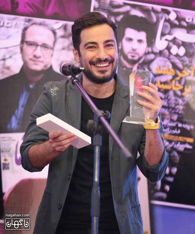 عکس جایزه نویده محمد زاده در اولین جشن روزنامه سینما 95