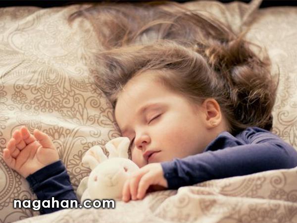 چگونه کودک خود را تشویق کنیم که در رختخواب خود بخوابد
