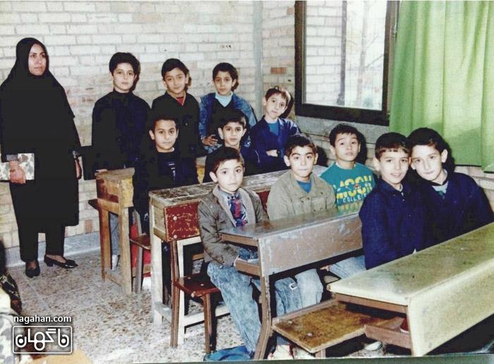 عکس کودکی یاس خواننده رپ فارسی به همراه همکلاسی ها در اکباتان دبستان معلم شهید - کلاس چهارم